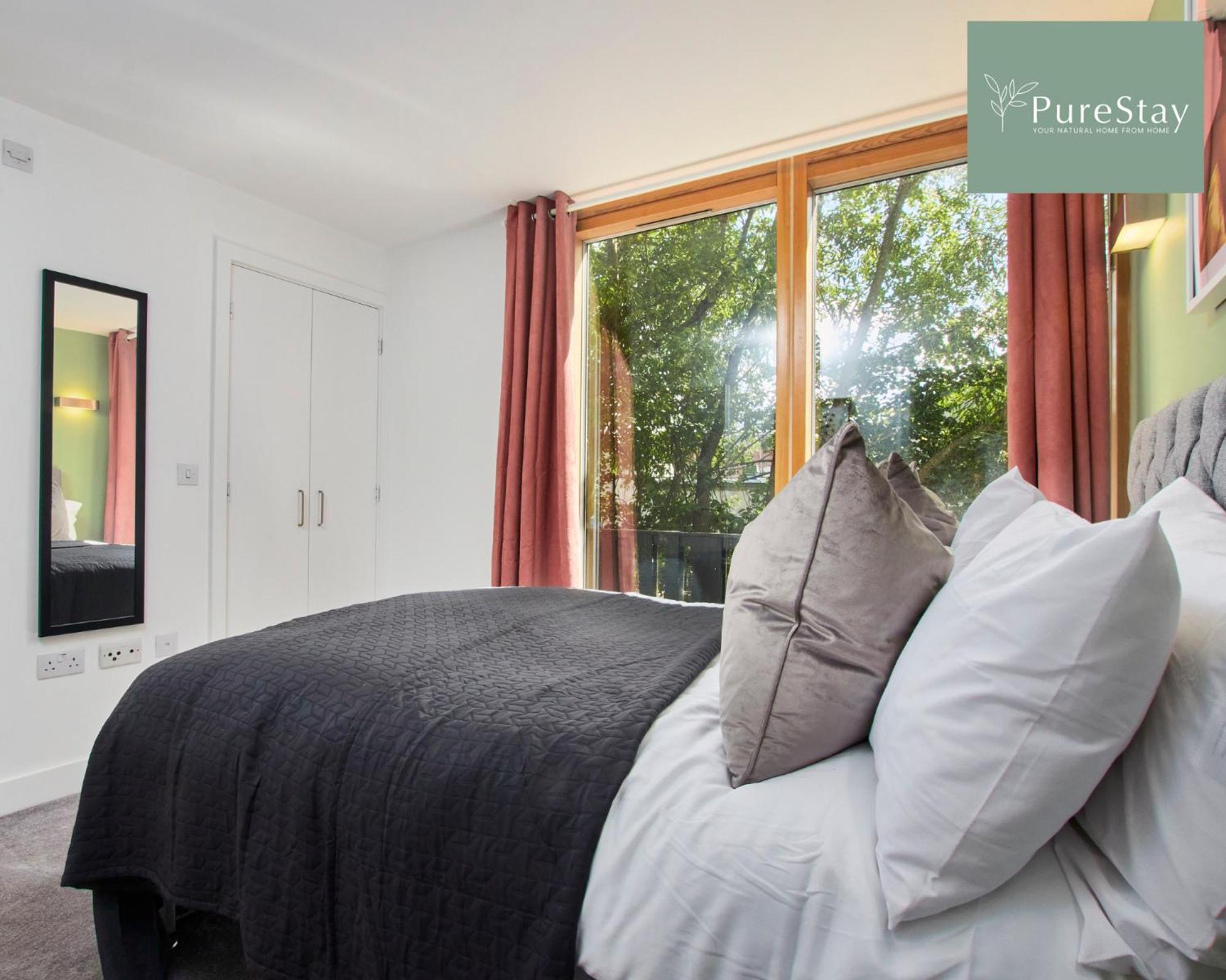 Beautiful Four Bed House By Purestay Short Lets & Serviced Accommodation Coventry With Parking Exteriér fotografie