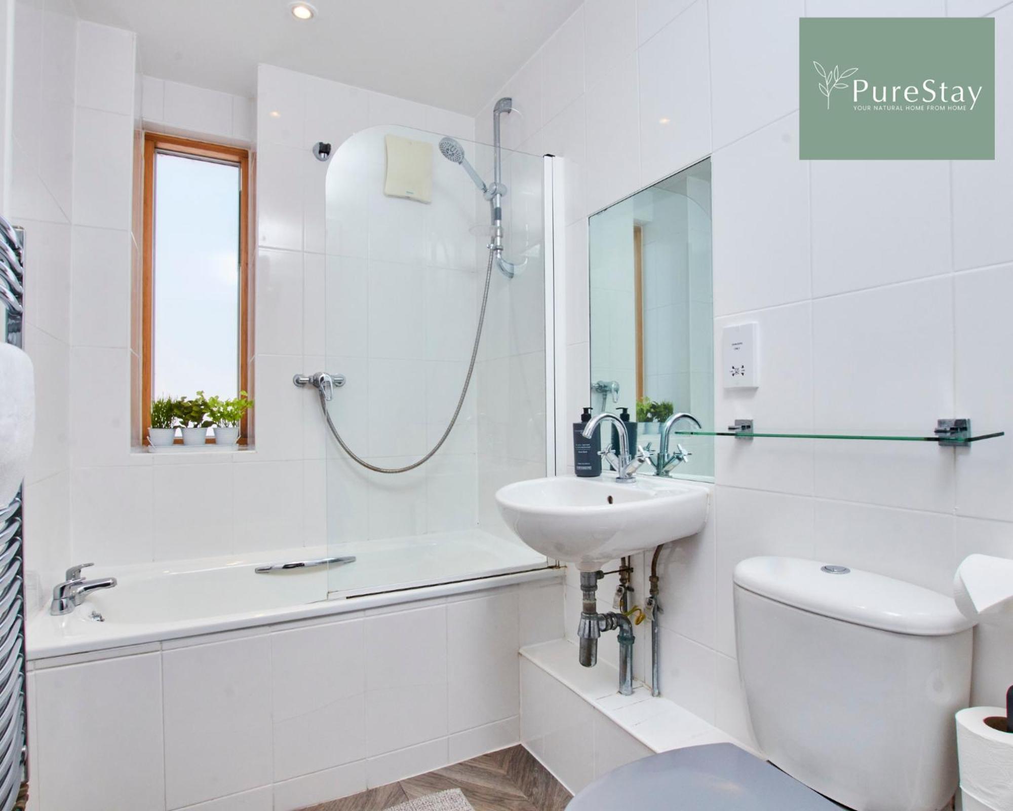 Beautiful Four Bed House By Purestay Short Lets & Serviced Accommodation Coventry With Parking Exteriér fotografie