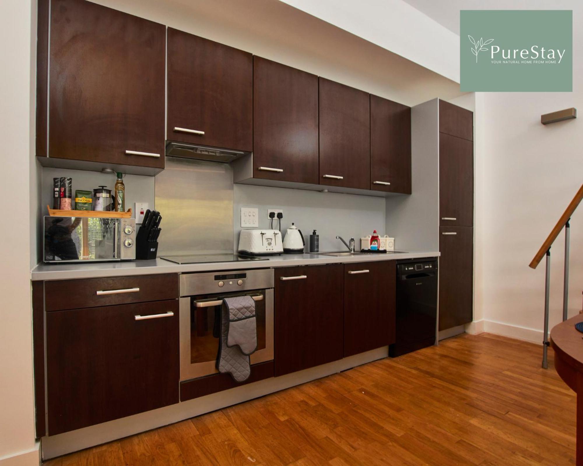 Beautiful Four Bed House By Purestay Short Lets & Serviced Accommodation Coventry With Parking Exteriér fotografie