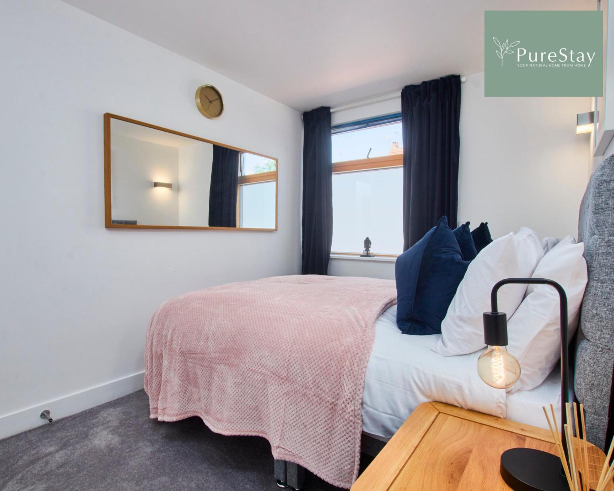 Beautiful Four Bed House By Purestay Short Lets & Serviced Accommodation Coventry With Parking Exteriér fotografie